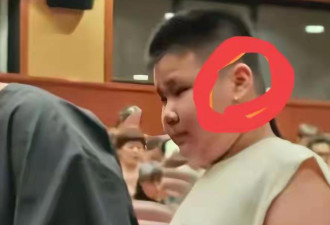 郭德纲罕见带妻儿演出 郭汾阳戴耳环留小辫