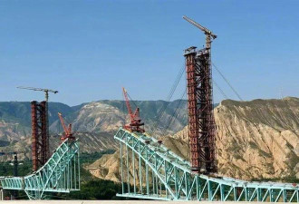 中国川青铁路施工突发意外 7人遇难9人失联