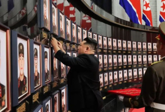 金正恩表彰援俄朝军官兵 给阵亡官兵“挂勋章”