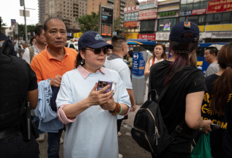 纽约市长亚当斯竞选集会上的“中式红包文化”