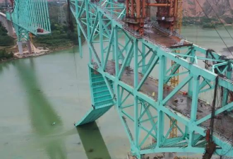 中国川青铁路黄河特大桥坍塌惨况曝光