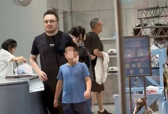 宋丹丹一家三里屯逛街，64岁状态比儿媳还好