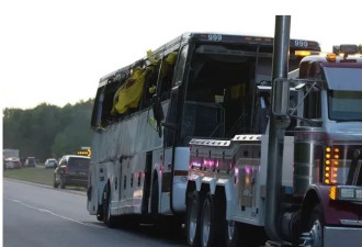 华人公司旅游大巴翻车，三名华人不幸遇难，身份已确认