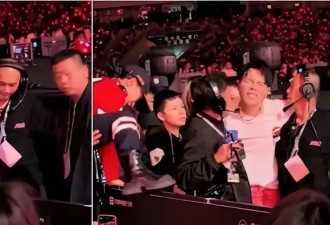 杨宗纬演出摔下舞台第一视角：头先着地