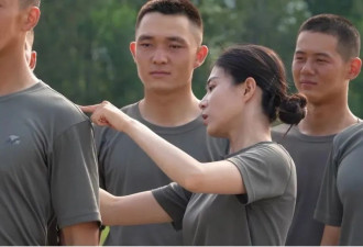 王爽，今年阅兵装备方队唯一女教练员