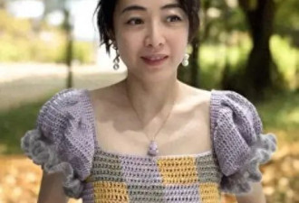 甘比分享美照，穿自己钩织一字肩上衣，网友：最接地气的富婆
