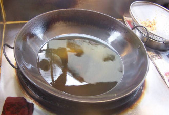惊悚！英国狠夫泼热油 妻子惨毁容