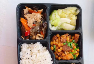 全家26人花96万坐熊猫专列 餐食与宣传不符？