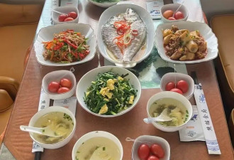 全家26人花96万坐熊猫专列 餐食与宣传不符？