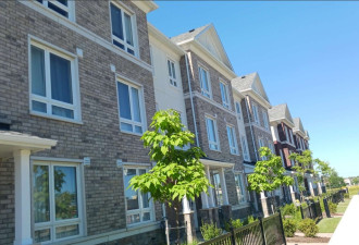 如今加拿大老人都不卖房了，年轻人被逼35岁后才能上车