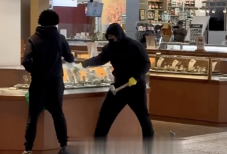 北约克华人区商场再爆发劫案 蒙面匪徒抡锤狂砸珠宝店