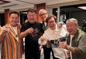 陈百祥谭咏麟破冰，生日会晒亲密合照，传因足球队经济问题闹不和