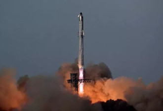 第10次试飞成功!SpaceX巨型火箭星舰升空,部署模拟卫星