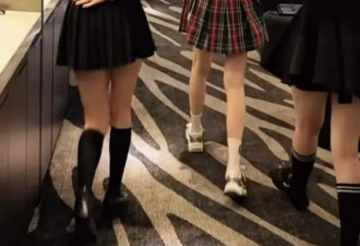 60岁香港女星穿校服装亮相活动,网友大赞是美魔女