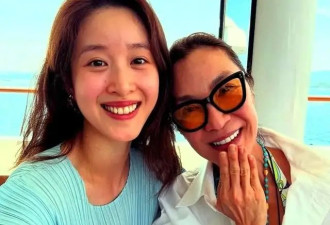 京东老板娘章泽天晒和杨紫琼搞怪合照 网友：她也挤进这个圈子了