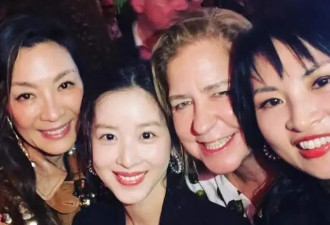 京东老板娘章泽天晒和杨紫琼搞怪合照 网友：她也挤进这个圈子了