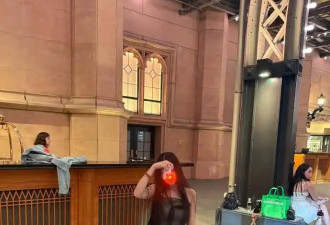 高晓松17岁女儿近照 穿黑色抹胸身材超火辣