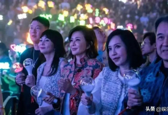 刘德华演唱会众星云集！关之琳亮相，却被李嘉欣帽子造型抢镜？