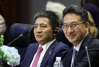 赴华盛顿谈判前 李成钢访渥太华主持中加经贸会谈