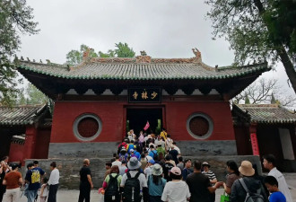 少林寺换住持满月 不少人员变动 释永信纪念碑被拆