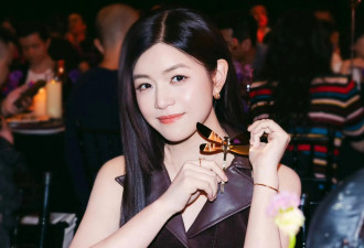 42岁陈妍希与36岁Angelababy杨颖罕见同框！两人状态对比很明显
