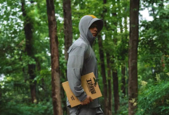刘强东穿京东外卖服撞衫法拉利车手，黄景瑜同款骑手装登上福布斯