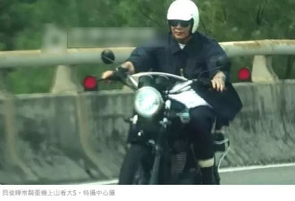 具俊晔七夕到墓地陪伴大S，倒影暴露他亲自摆拍