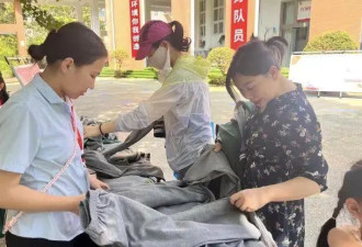 郑州小学发“免费校服”，从往届学生处回收循环使用