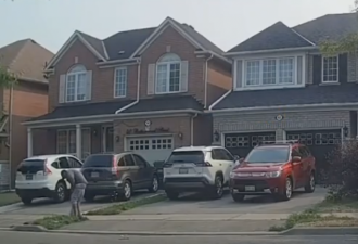 又来了！Brampton男子拉屎炸街 路过民宅突然脱裤拉在草坪上