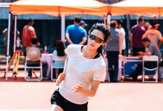 清华美女运动员美貌火出圈 染发上赛场被质疑