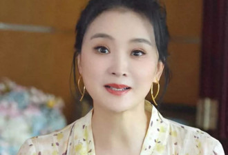 51岁王艳分享儿子近况：19岁球球把头发染黄