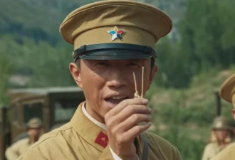 “嘟唇噘嘴”原形毕露，演技被蒋欣吊打，胡军也带不动她