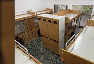 大学生晒宿舍照 “8人大寝室”曝光 网友全傻眼
