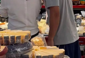 徐静蕾黄立行罕见同框，两人举止亲密