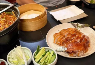 扎克伯格夫妇现身中餐馆！吃烤鸭喝啤酒接地气