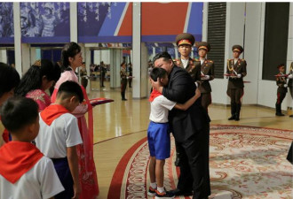 金正恩眼眶含泪 神情哀痛