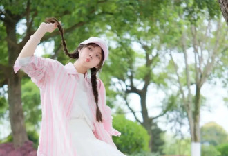 粉嫩甜妹出街 这样穿拍照谁看谁心动