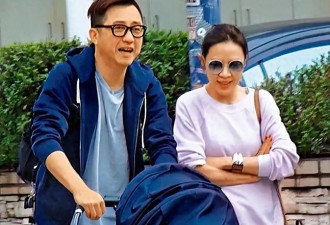 庾澄庆接女儿放学，他隔着栅栏踮着脚拼命找女儿，7岁儿子罕露面