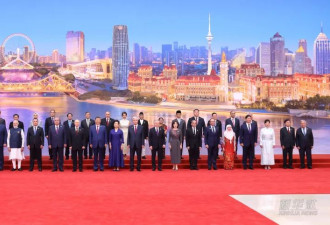 习近平和彭丽媛为上合组织峰会贵宾举行欢迎宴会