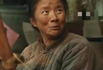 66岁迟蓬凭“大脚娘”封神！零奖杯却引央媒力捧