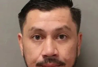 美离奇致命游戏 两男子戴头盔拿枪互射 一死一被捕