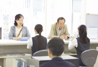 退休后，他们重新开始上班："工资不高，图个开心"