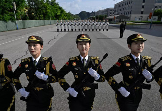 习近平利用峰会、阅兵和历史展示中国影响力