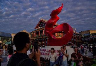 习近平利用峰会、阅兵和历史展示中国影响力