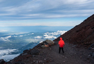 登富士山有了安保新规：强制看视频+严格查装备