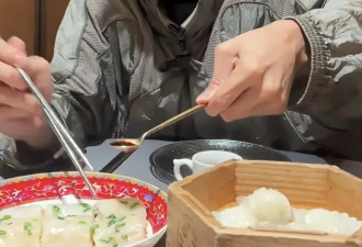 45岁谢霆锋与父母一起庆生,儿子考上剑桥双喜...
