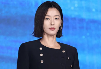 43岁全智贤减肥健身练出腹肌，撞脸周冬雨生图憔悴