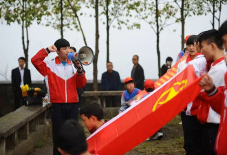 红二代留学生留置36小时被遣返 小粉红感谢美国