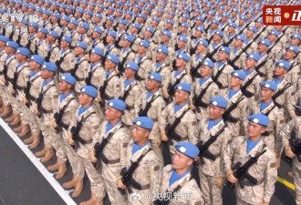 官兵高喊3个必胜,呼号声声，响彻长街...