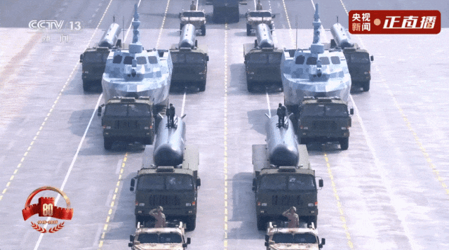 海上作战“奇兵利器”接受检阅，引发关注